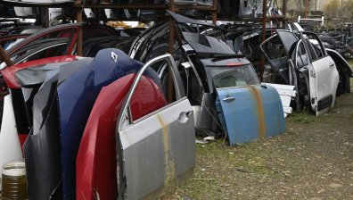 Автомобилно "гробище": СНИМКИ от акцията в моргите в Григорево и Кутово