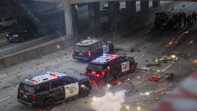 Грабежи и вандализъм: Обявиха извънредно положение и полицейски час в Лос Анджелис