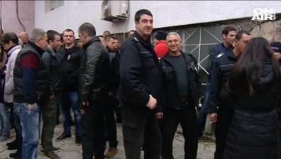 Надзирателите излязоха на протест пред Софийския затвор