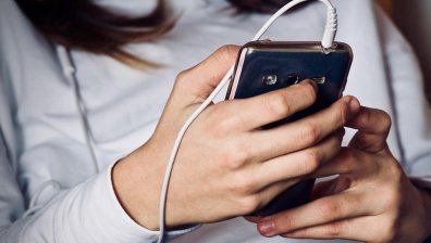 Без телефон в училище - устройствата разсейват и уронват престижа на учителите