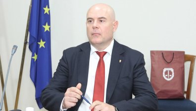 Стоилов с тежки обвинения към Гешев, главният прокурор отвърна с контраатака