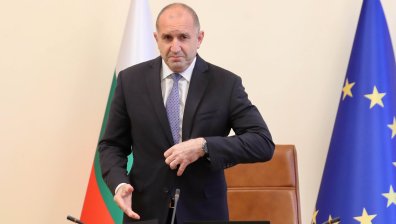 Радев: Да допуснем санкциите срещу "Лукойл" означава да се простреляме в крака