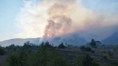 Отново се разгоря пожарът на Славянка, не е изключено да навлезе в България