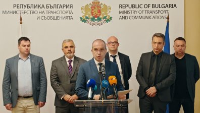 Гроздан Караджов заплаши с уволнения в БДЖ, иска чистота във влаковете