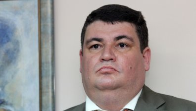 Мумджиев подаде оставката си след ареста му за сексуални намеци