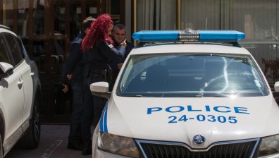 ДПС на Ахмед Доган напуска партийната централа в София (СНИМКИ)