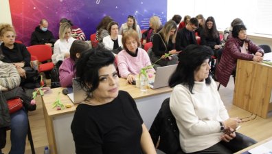 Обучават безплатно 600 жени на дигитални умения