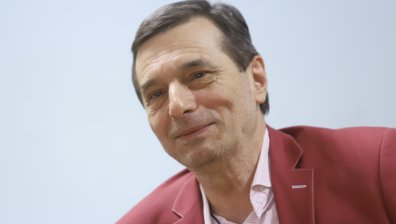 Еднократна помощ не решава нищо, трябват устойчиви решения, смята Димитър Манолов