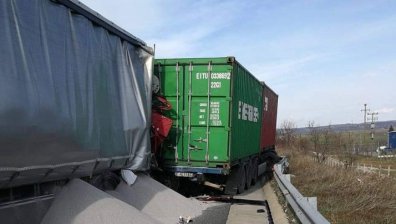 Тежка катастрофа с българи край Солун, има ранени