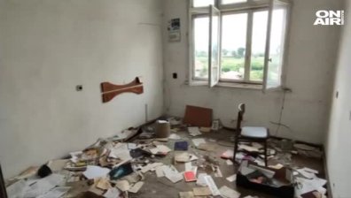 Тъжна картина: Тийнейджъри системно рушат училище в благоевградско село