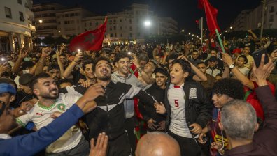 Лудост обхвана мароканските фенове след победата над Нидерландия на Мондиала (СНИМКИ)