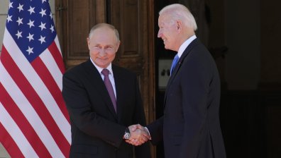 Историческо: Путин и Байдън стиснаха ръце в Женева (ОБНОВЕНА)