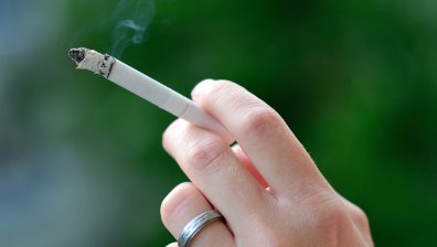 "Пушаческото лице": Как цигарите изписват бръчките ни