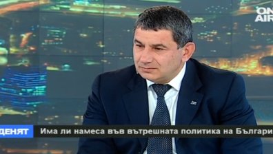Превозването на мигранти е много печеливш бизнес, заяви Димитър Байрактаров