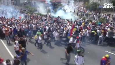 Напрежението във Венецуела ескалира, трима загинаха