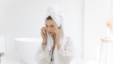 Какво влияние оказва топлото време на акнето?