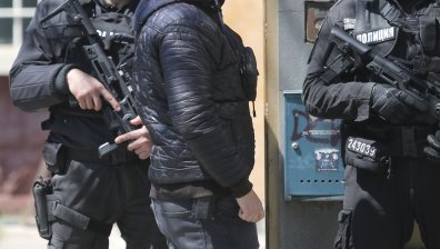 350 000 евро, оръжия и криптопортфейли откриха след удара срещу лабораторията за фентанил