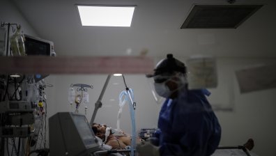 Антирекорд в Чехия, въвеждат извънредно положение заради Ковид-19