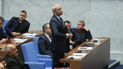 Депутати си честитят еврото с едно наум, "Възраждане" вижда път към дъното