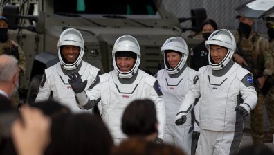 SpaceX изстреля успешно космически кораб до МКС