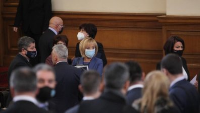 Политолози: Партиите на протеста се събраха, но ГЕРБ ще им гледат цирка