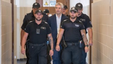 Семейство, близки и депутати подкрепиха Благомир Коцев в съда