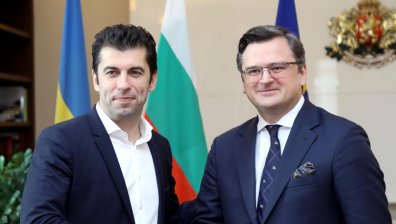 Кулеба поставил пред Петков въпроса за военна помощ от България към Украйна
