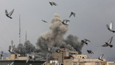СЗО предупреди за здравни рискове от черния дъжд в Иран