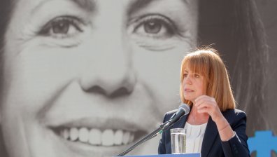 Какво постигна Фандъкова в политиката? 