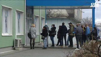 Близо 380 000 души са останали без работа миналата година