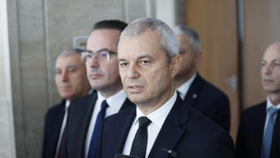 "Възраждане" иска оставката на Йотова след скандала с помилван наркопласьор