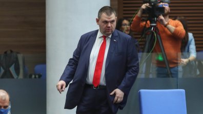 Пеевски: Тагарев не изпраща БТР-те, да покаже мъжко отношение и да се признае за виновен