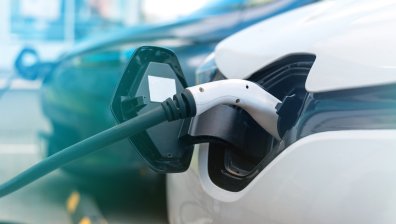 Продажбите на електромобили в Европа скочиха с 51% заради скъпите горива