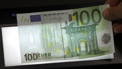 Какво се случва с еврото и долара