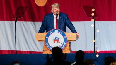 Тръмп: Преследват ме бандити и дегенерати, никога няма да си тръгна