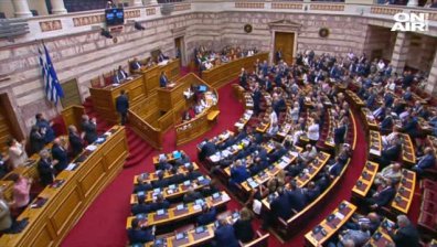 Гръцкото правителство оцеля вота на недоверие! Сблъсъците не стихват