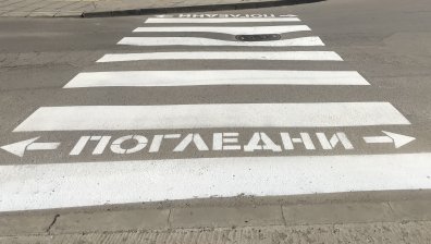 Таксиметров шофьор блъсна жена с детска количка на пешеходна пътека в Шумен
