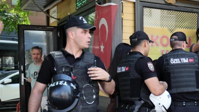 11 ученици са ранени при стрелбата пред гимназия в Турция (ВИДЕО)