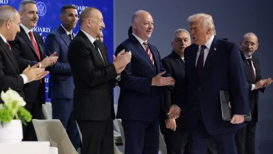 Тръмп прикова погледите на света и открадна шоуто в Давос (СНИМКИ)