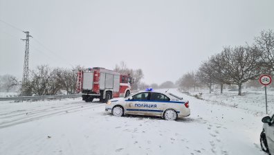 Спряха движението в областите Разград, Силистра и Добрич, над 1000 снегорина са на терен