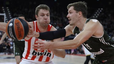 "Олимпиакос" с Александър Везенков загуби дербито с "Панатинайкос"