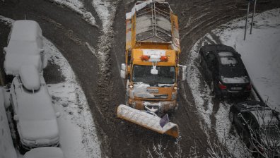 Обилен снеговалеж в София, шофьорите да бъдат много внимателни (+ВИДЕО)
