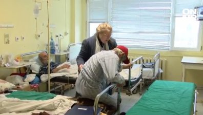 Болници се превръщат в пансиони: Десетки възрастни хора и бездомници остават непотърсени
