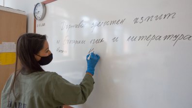 Зрелостниците с потресаващи резултати на матурите, двойкаджиите преобладават