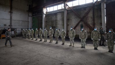 Напрежението ескалира: Стотици военни и бойни машини на руско-украинската граница