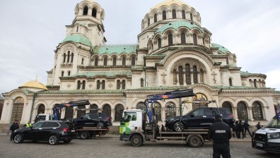 Конфискуваха джипове на Васил Божков (+СНИМКИ)