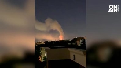 Запали се покрив на жилищна сграда в София