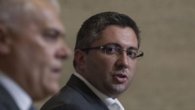 Нанков няма да се раздели с поста си, Московски и Радев обаче си отиват?