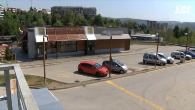 Черни лимузини и охранители окупираха заведение край Търново