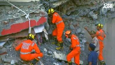6-етажна сграда в Индия рухна и погуби най-малко трима души